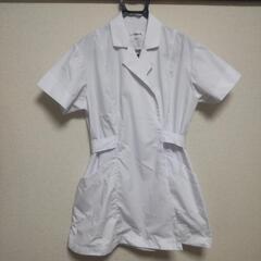 美容専門学校の白衣