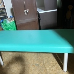 市内配送無料！ タカダ 施術 エステベッド 脚着脱可能