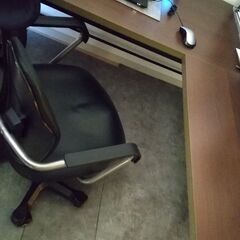 （お譲り先が決定しました）L字型デスク・チェア（3月中～下旬引渡でお願いいたします）の画像