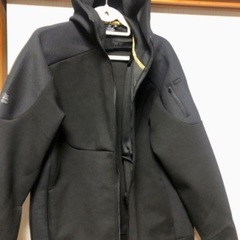 黒のフォーマルパーカー　超美品　新品　タグ付き　汚れ無しの画像