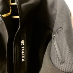 黒のフォーマルパーカー　超美品　新品　タグ付き　汚れ無しの画像