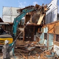 建物解体作業、内部解体作業、手元作業員の画像