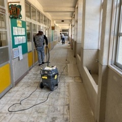 建物解体作業、内部解体作業、手元作業員の画像