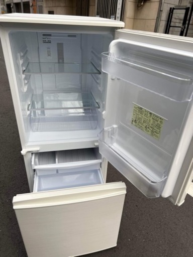 ?シャープ冷蔵庫137L?大阪市内配達設置無料??保証有り