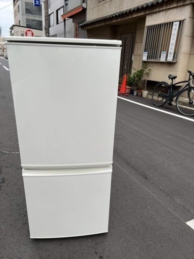?冷蔵庫シャープ137L?大阪市内配達設置無料??保証有り