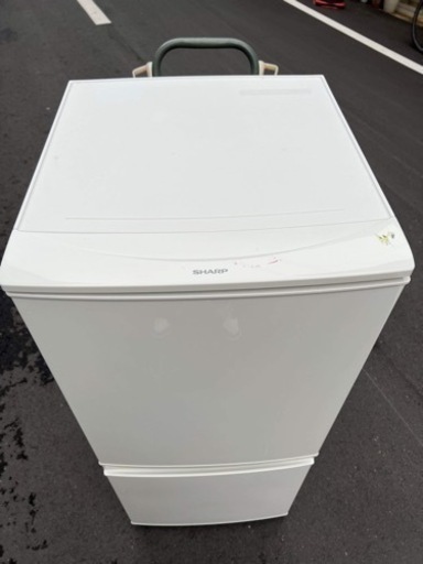?冷蔵庫シャープ137L?大阪市内配達設置無料??保証有り