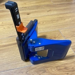 コクヨ　KOKUYO PN-G37 パンチ　青の画像