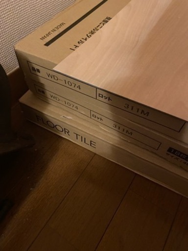 フロアタイル　42枚　四畳ほど貼れます