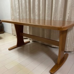 ダイニングテーブルの画像
