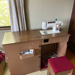 ミシン　箱型　ペダルタイプ　説明書付き（交渉中）
