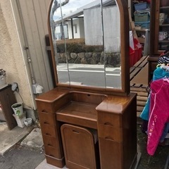 （値下げ）ドレッサー　木製　三面鏡　椅子付き　収納たっぷり　一口...