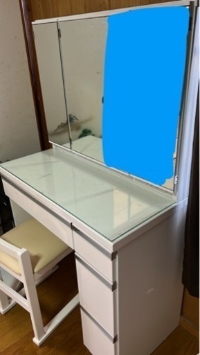 現状ドレッサー。今日中に手放したいです！