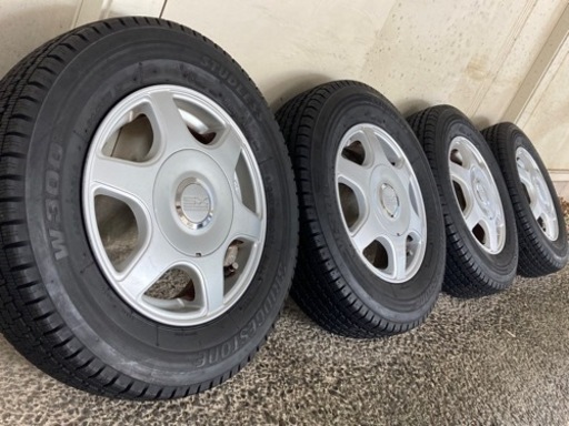 【20年製バリ山】BS製145/80R12 貨物用スタッドレス　４本アルミセット