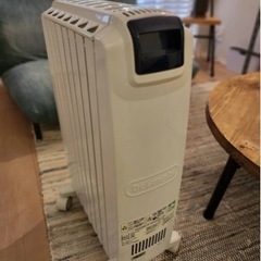 デロンギ (DeLonghi) ドラゴンデジタルスマート オイルヒーター X字型フィン7枚 3~8畳用 QSD0712-MBの画像