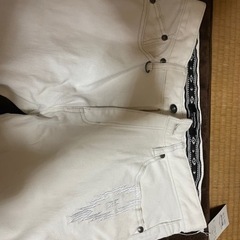 【新品未使用】期間限定お値下げ！DOUBLE FOCUS ジーパン 白の画像