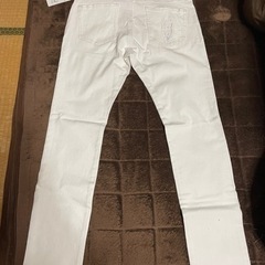 【新品未使用】期間限定お値下げ！DOUBLE FOCUS ジーパン 白の画像