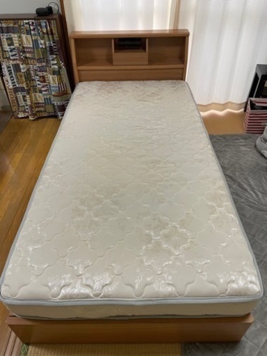【受け渡し予定者決定済み】シングルベット(マットレス付き)