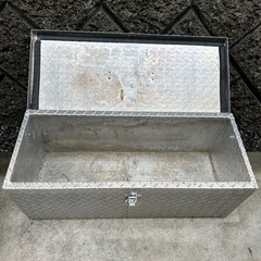 軽トラの荷台などにアルミ縞板製ボックス　工具箱　道具入れの画像