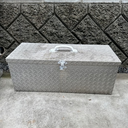 軽トラの荷台などにアルミ縞板製ボックス　工具箱　道具入れ