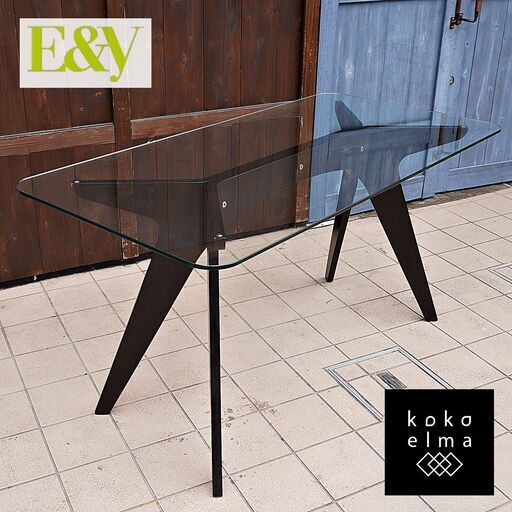 E&Y(イーアンドワイ)のPegasus(ペガサス)ダイニングテーブルSサイズです。ガラスとプライウッドを組み合わせたシンプルかつエレガントなフォルム！空間をスタイリッシュに演出してくれます♪DB302