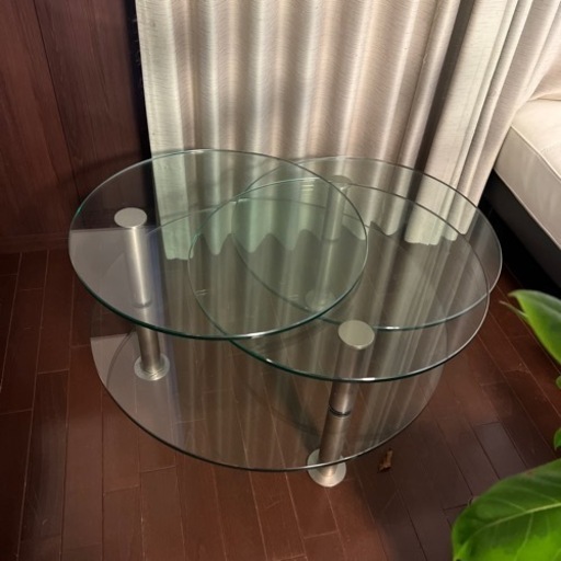 IDC大塚家具　ガラステーブル