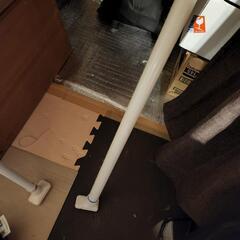 突っ張り棒 支柱を支える棒付きの画像