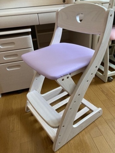 【取引中】学習机　スイートデコレーション　電気スタンド　椅子付き
