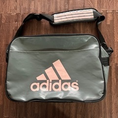 adidas エナメルバッグ