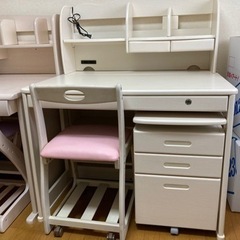 【取引中】学習机　スイートデコレーション　イス付き