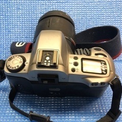 ⭐️キャノン　一眼レフ　EOS KISS  ズームレンズ付きの画像