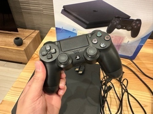 PS4 500GB ジェットブラック（コントローラー、各種ケーブル類付き）