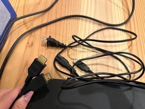 PS4 500GB ジェットブラック（コントローラー、各種ケーブル類付き）