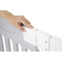 カトージ　ベビーゲートホワイト&グレー　67-93cmの画像