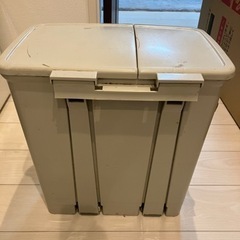 【2/26(日)まで】キッチン用 ペダル式蓋付きゴミ箱の画像