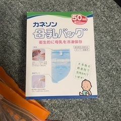 搾乳機と母乳パットの画像