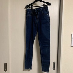 ニット、ズボンの画像