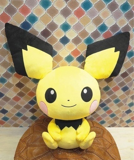 巨大ピチューのぬいぐるみ