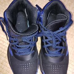 ☆値下げしました☆adidas　バッシュ　キッズ23cm