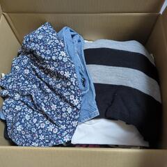 服、靴、スーツの下に着るシャツ、キャップなどの画像