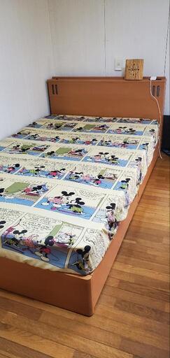【只今お取引中】セミダブルベッド　マットレス付き
