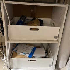 収納棚(プラスチック製ケース2個付き)(値段交渉可)