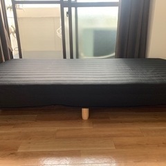 脚付きマットレスの画像