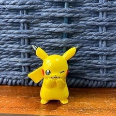 ピカチュウ　バスボール中身とオマケシールの画像