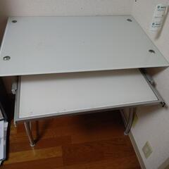 ガラステーブルの画像