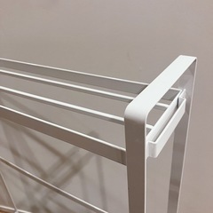 【超美品】山崎実業 tower 収納付きバスタオルハンガーの画像