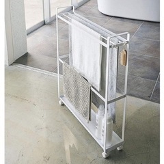 【超美品】山崎実業 tower 収納付きバスタオルハンガーの画像