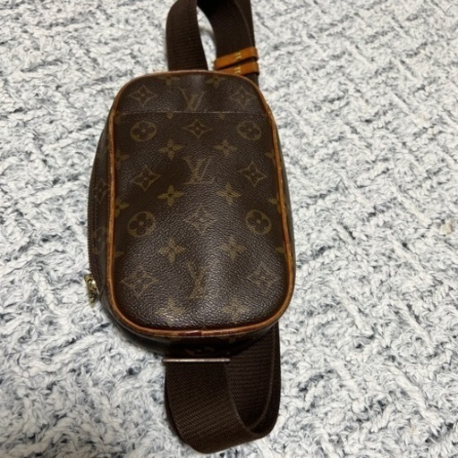 今月末迄のお値下げ中  ルイヴィトンのボディバッグ