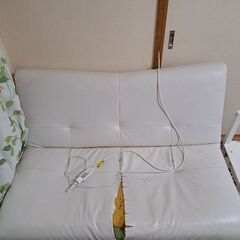 ソファー。傷あり。2月25日または、2月26日に引き取れるかたお...