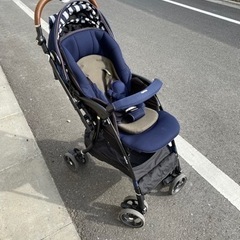 【アカチャンホンポ】ラクーナ ビッテ クッション アヴァンティネイビー 2021年モデル ベビーカーの画像
