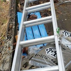 ☆★☆アルミ製二連ハシゴです。☆★☆紐交換必要の画像